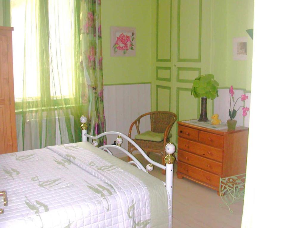Chambres D'Hotes Les Pensees Douces Auxerre Chambre photo